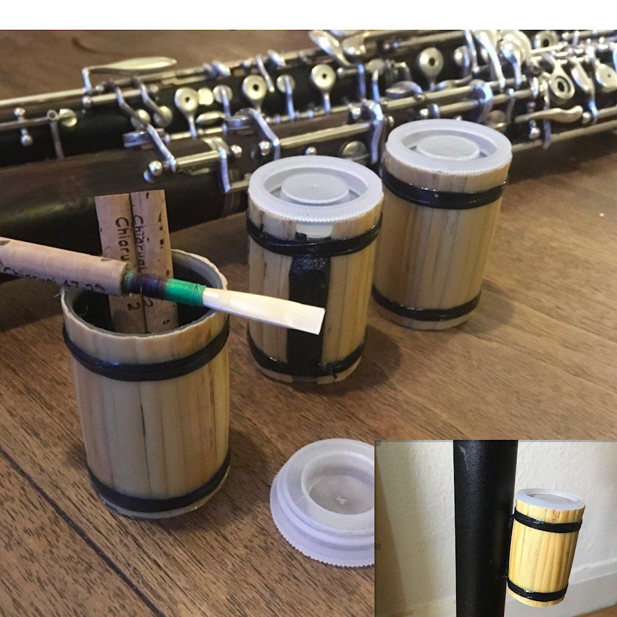 Bassoon or oboe reed soaker, with magnetic back. – A.Lakota Reeds